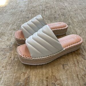 Gianni Bini espadrille platform slide, white size 6.5